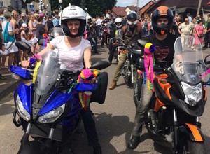Polskie Zachwyty Motocyklowe na kurpiowskim weselisku w Kadzidle