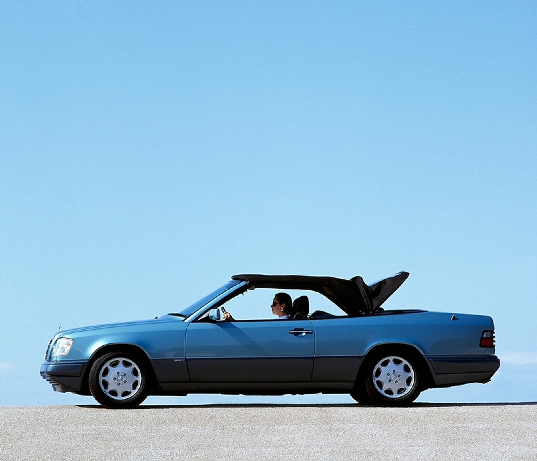 Mercedes W124 Cabrio – z pięknem trzeba obcować