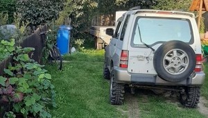 "Mistrz kierownicy" uciekał przed policją terenówką bez "blach" i OC