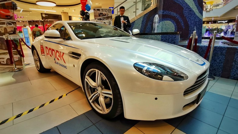 Aston Martin V8 Vantage Panek CarSharing