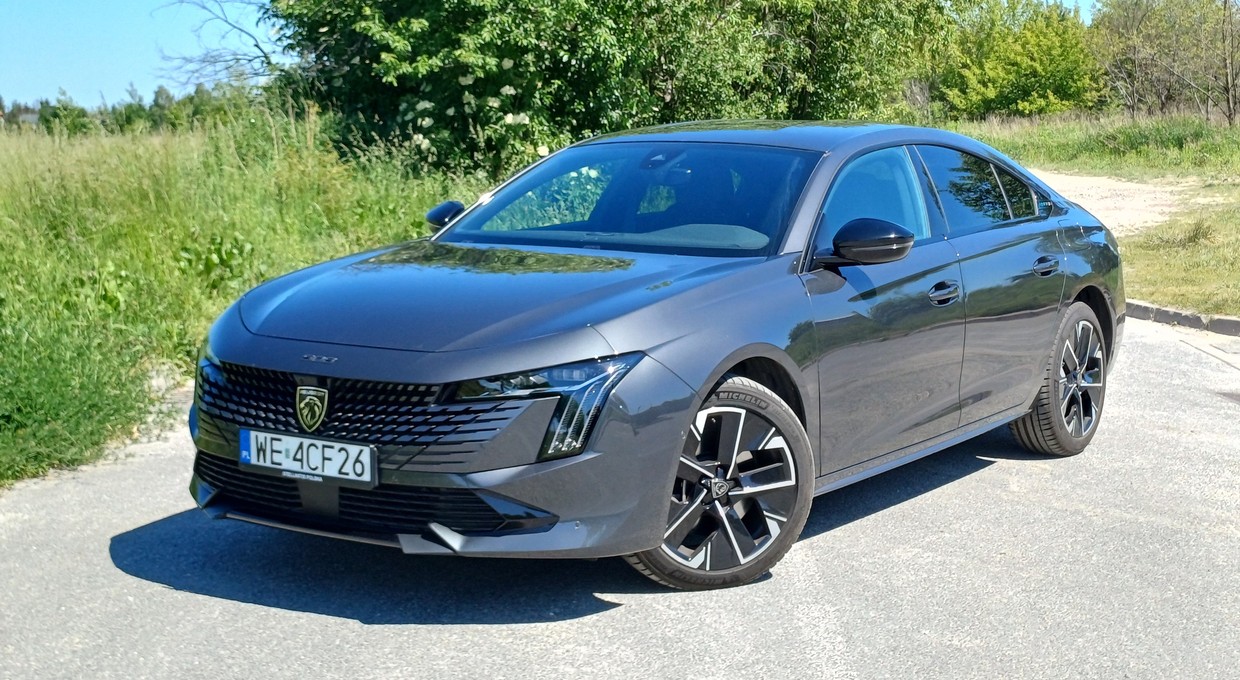 Peugeot 508 Hybrid. Mocno sportowa stylistyka to nie jedyny atut francuskiego modelu