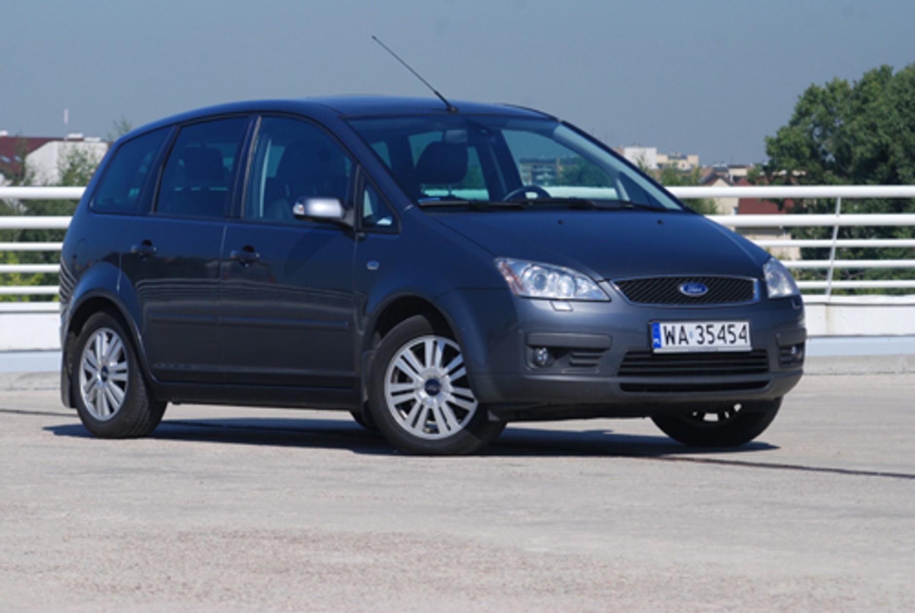 Zalety i wady rodzinnego Forda C-Maxa