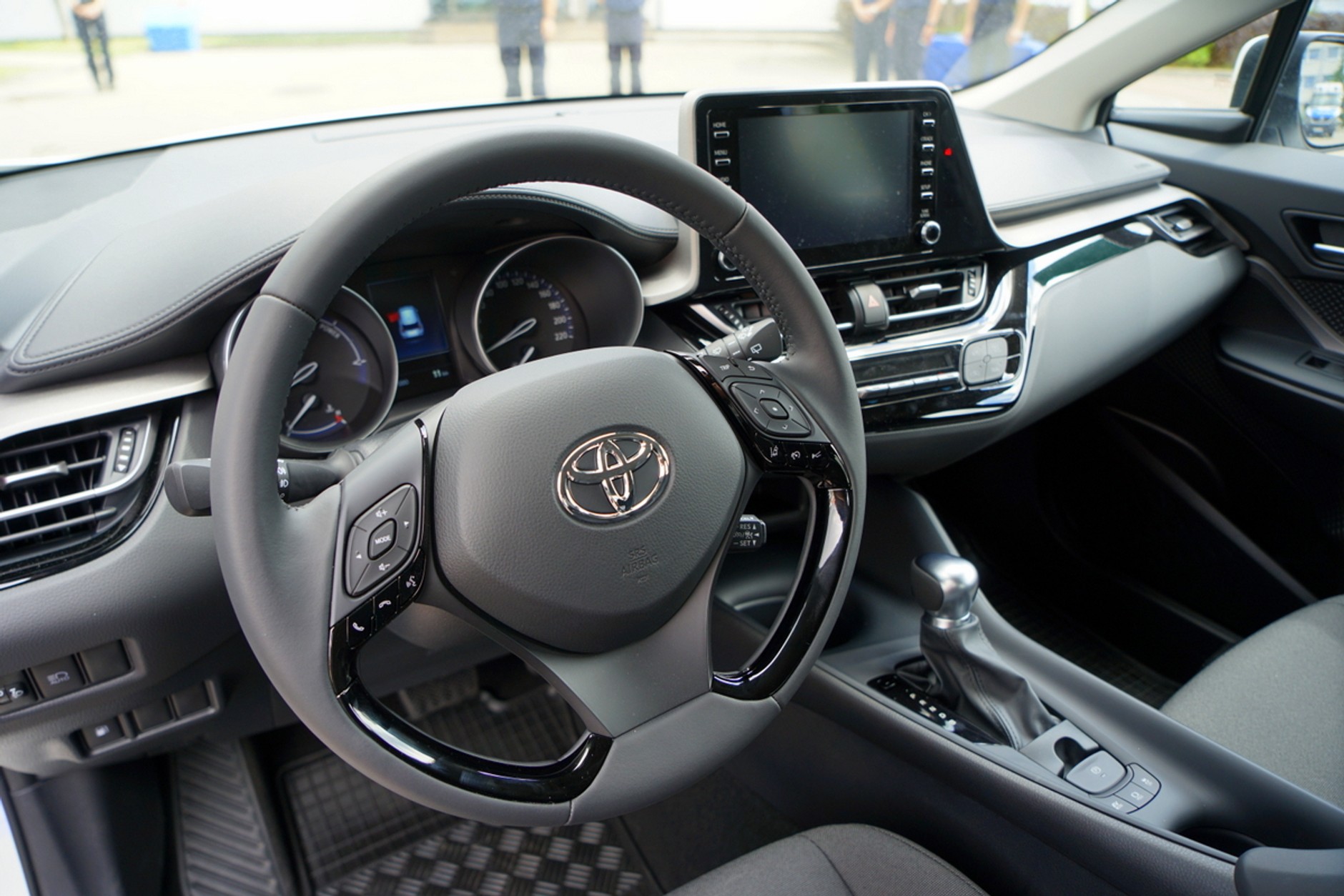 Nowe nieoznakowane radiowozy kujawsko-pomorskiej policji