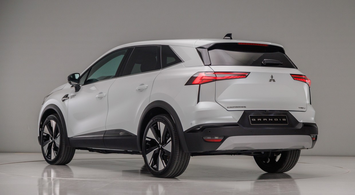 To Mitsubishi ma aż osiem lat gwarancji. Japończycy dali dobrą hybrydę
