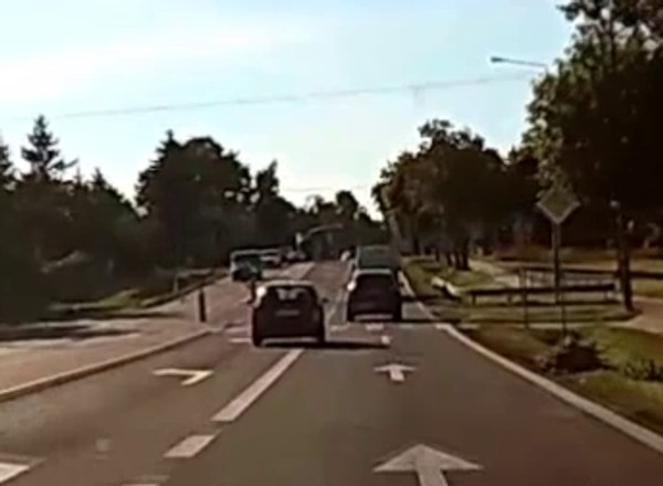 "Zarobiła" 20 punktów karnych w zaledwie kilka sekund [Nagranie]