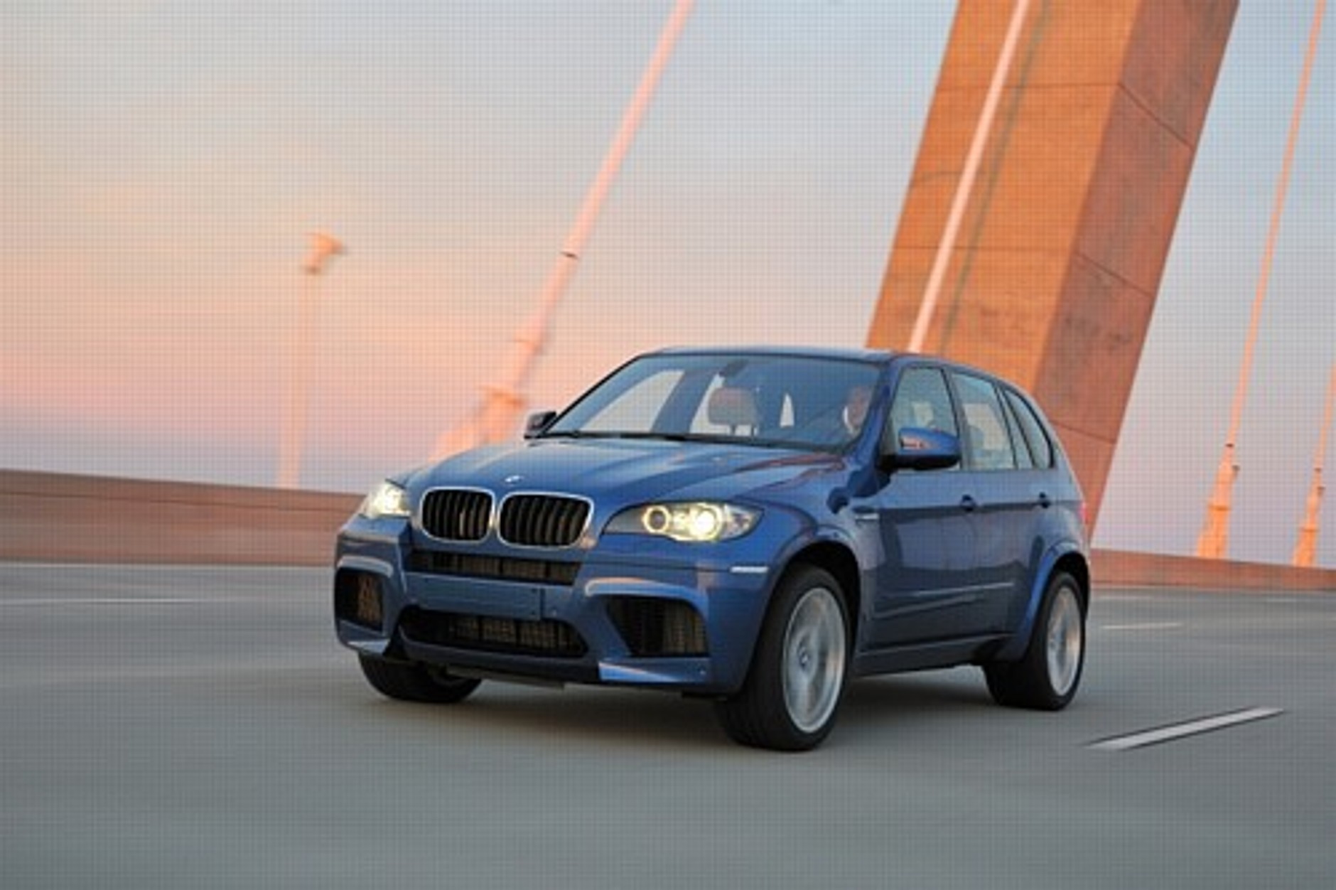 BMW X5 i X6: Sportowe SUV-y z pod znaku kultowej M-ki