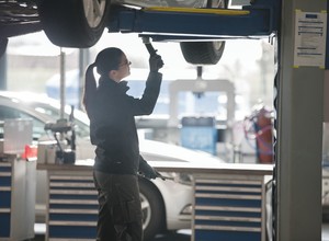 Korzystasz z opon całorocznych? Nie zapominaj o kontroli stanu zawieszenia!