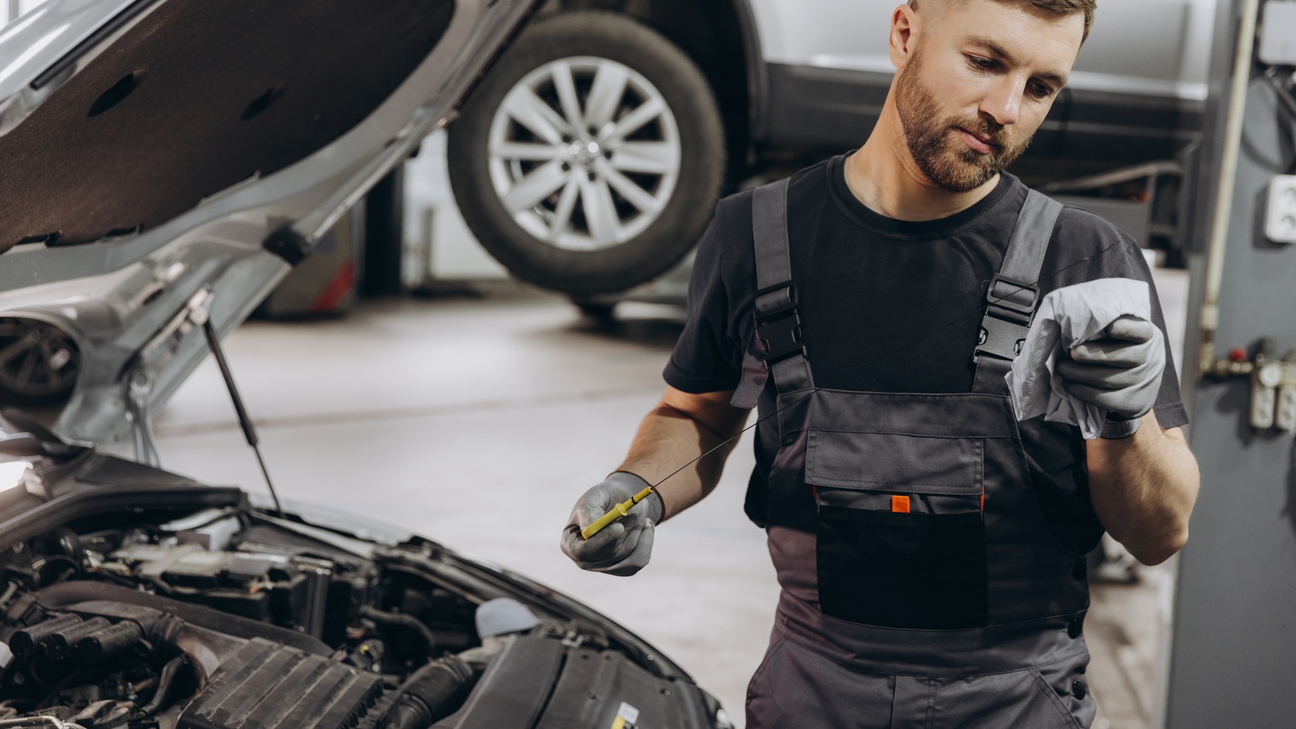 Wymiana oleju silnikowego i filtrów to czynność, która powinna być robiona przynajmniej raz w roku