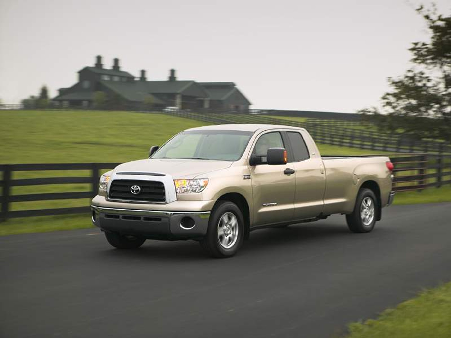 Toyota Tundra Long Bed: na jelenie i do pracy