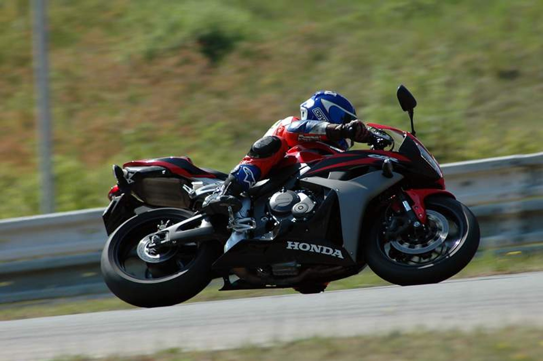 Supermoto Honda Days: nowy CBR600RR na torze