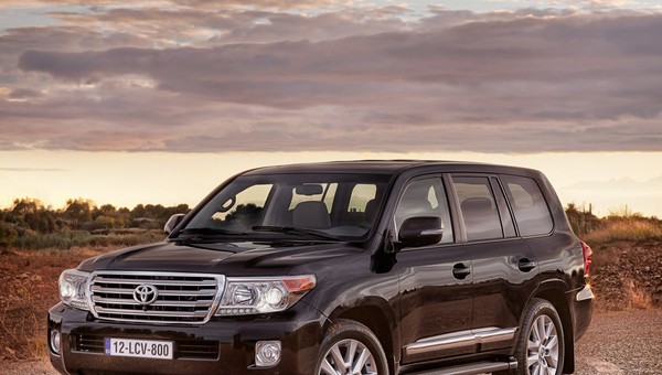 Toyota Land Cruiser V8 po retuszu