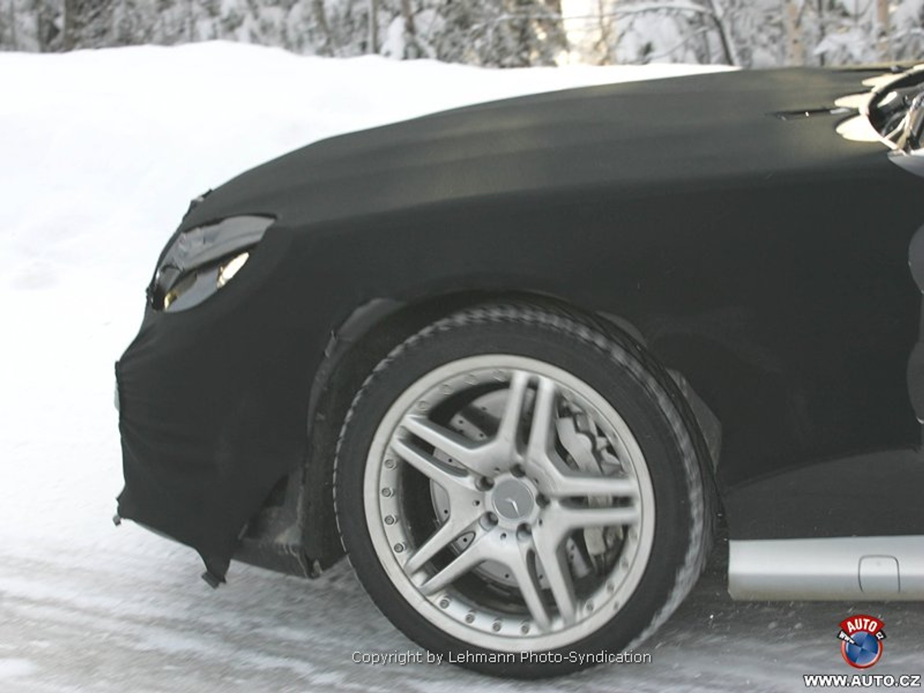 Zdjęcia szpiegowskie: kolejny facelifting dla Mercedesa-Benz SL