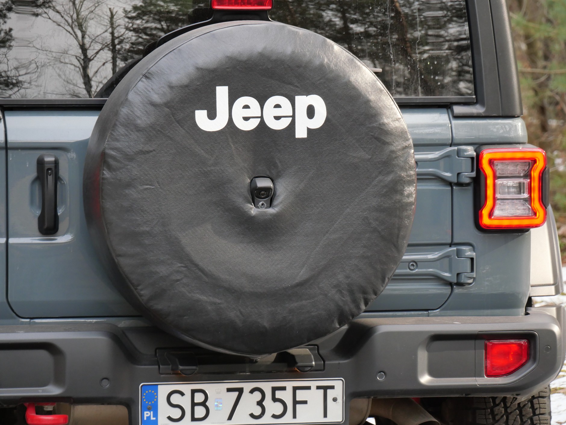 Jeep Wrangler vs Toyota Land Cruiser