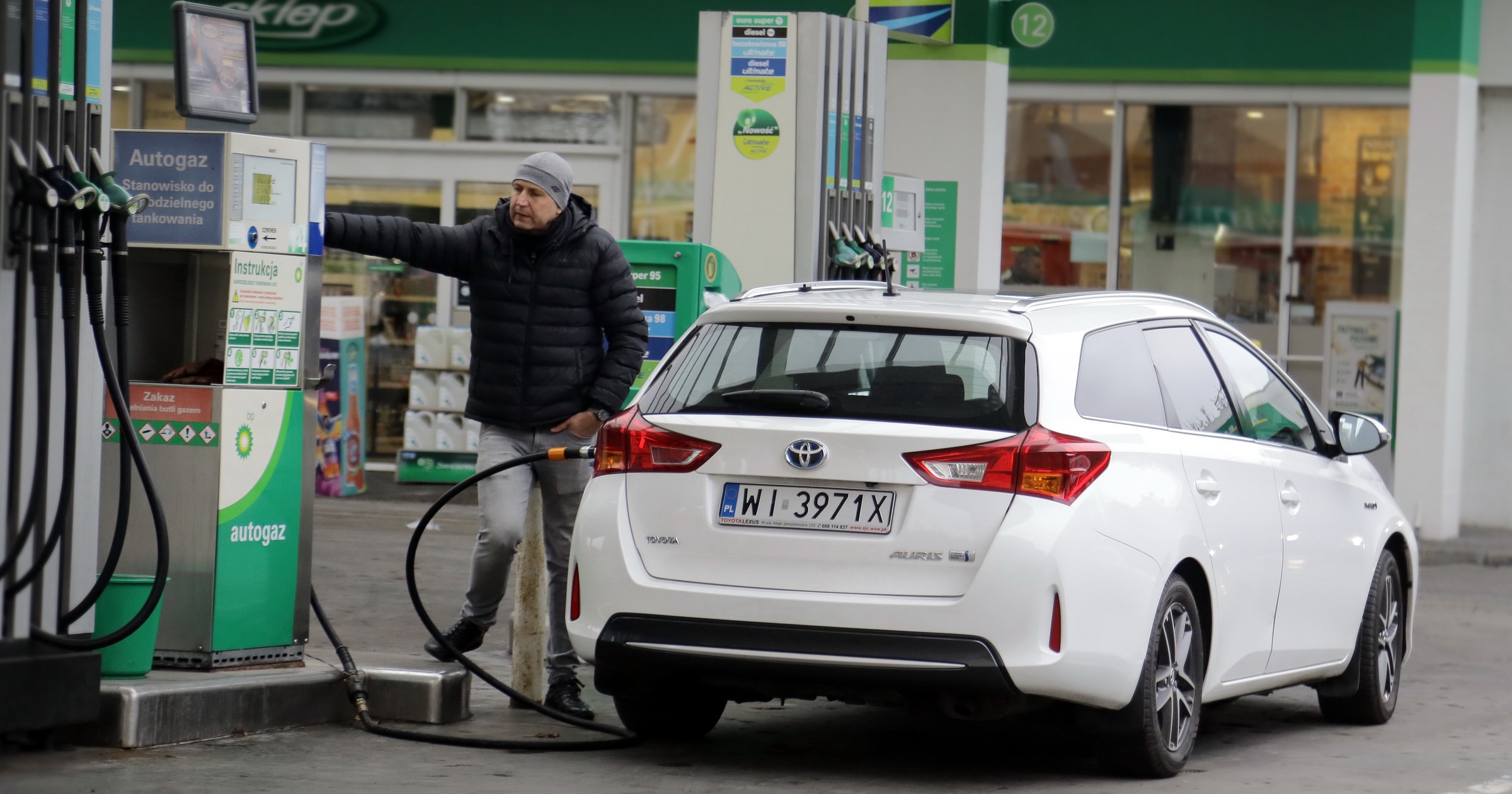 Toyota Auris Kombi 1.8 Hybrid LPG 2014 2. generacja