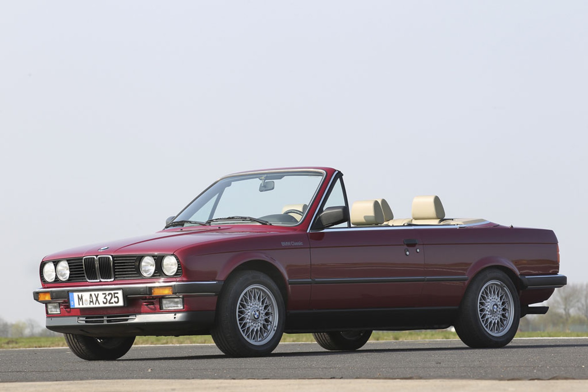 BMW E30 Cabrio - Czas na rekreację w klasycznym stylu