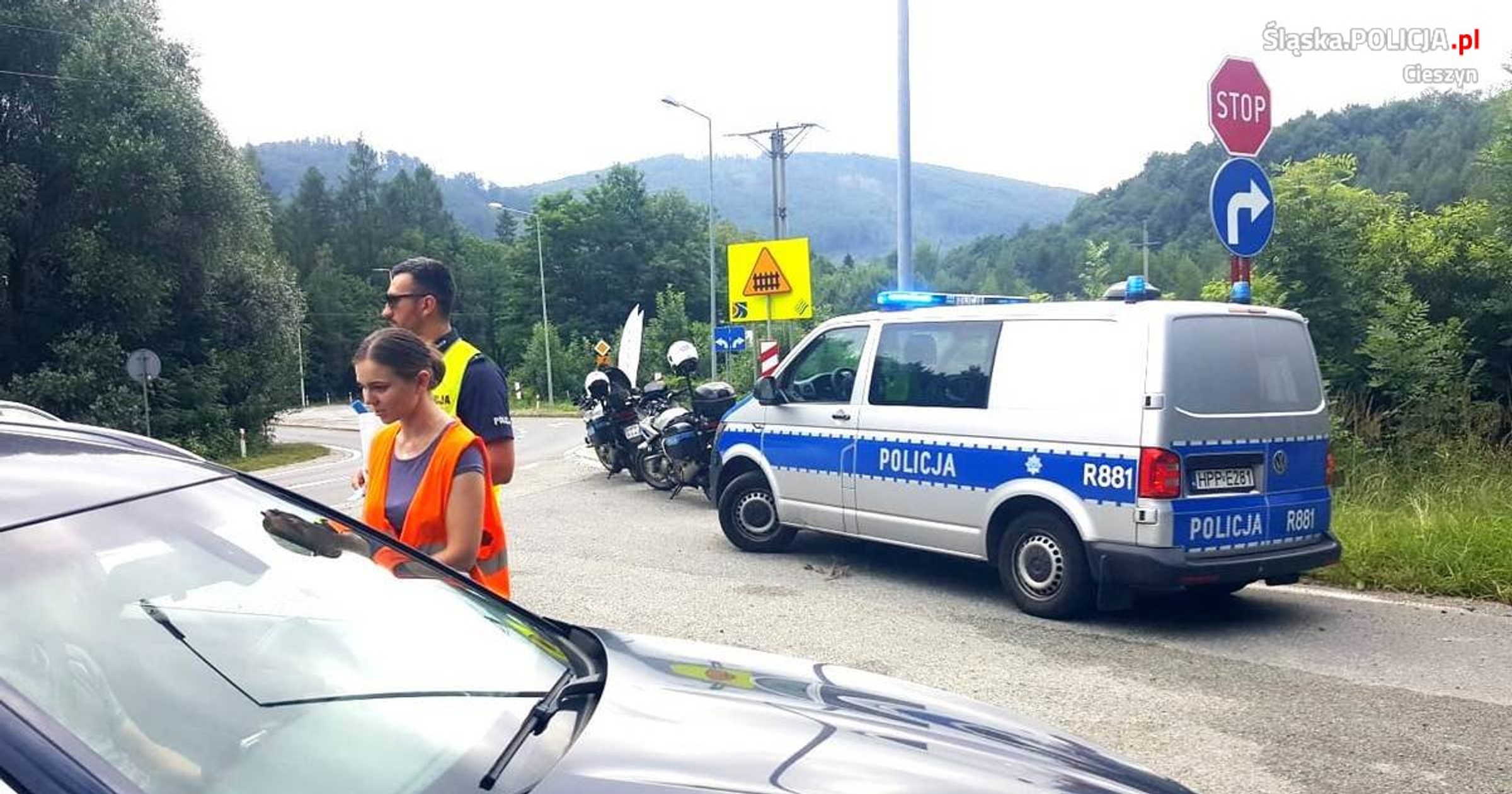 Obraz pochodzący z serwisu https://cieszyn.policja.gov.pl/ka6/informacje/wiadomosci/390238,quotBezpieczny-Przejazdquot-wspolne-dzialania-Policji-i-Kolei-Slaskich.html/policja.pl
