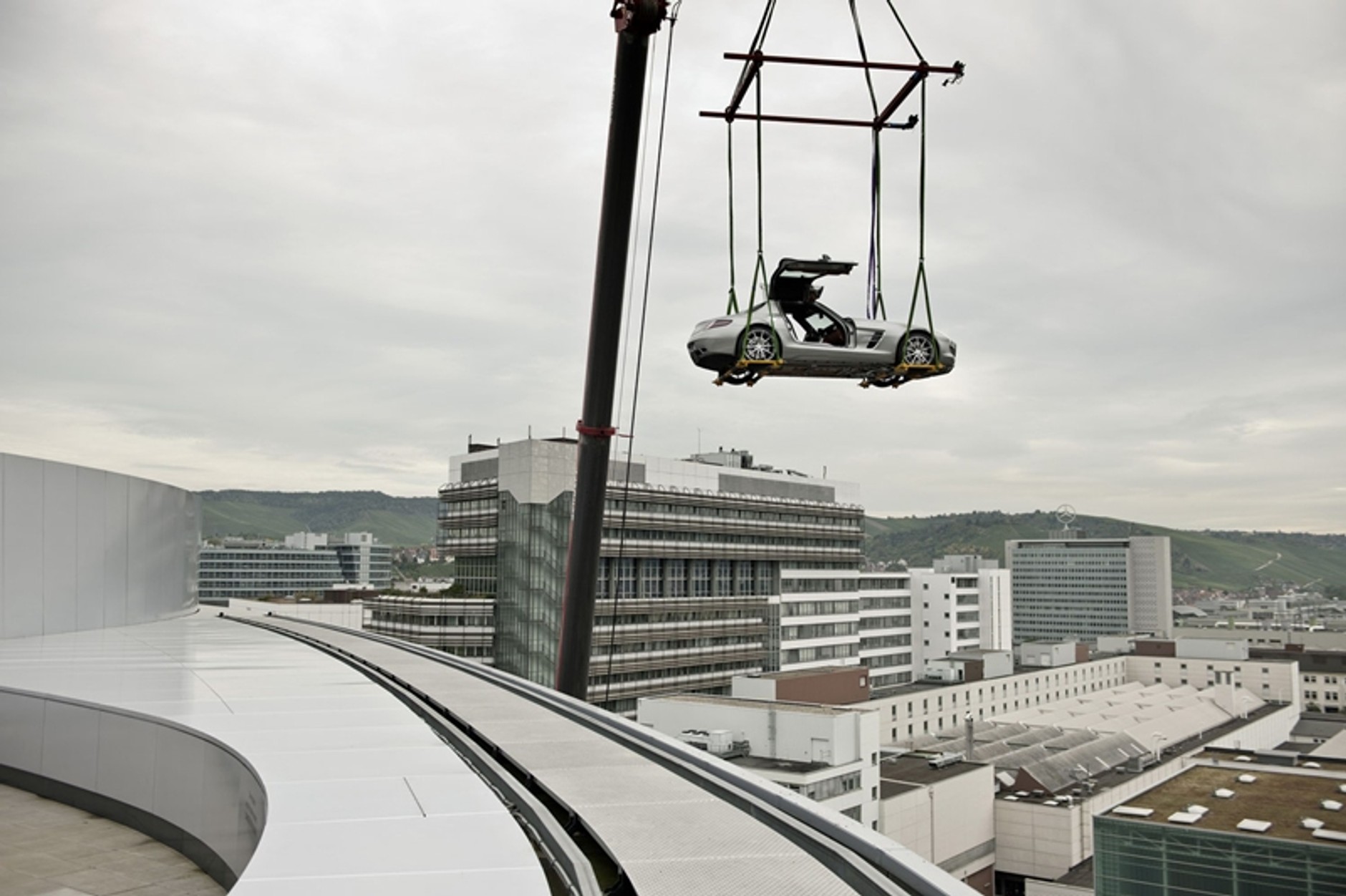 SLS AMG dostał skrzydeł