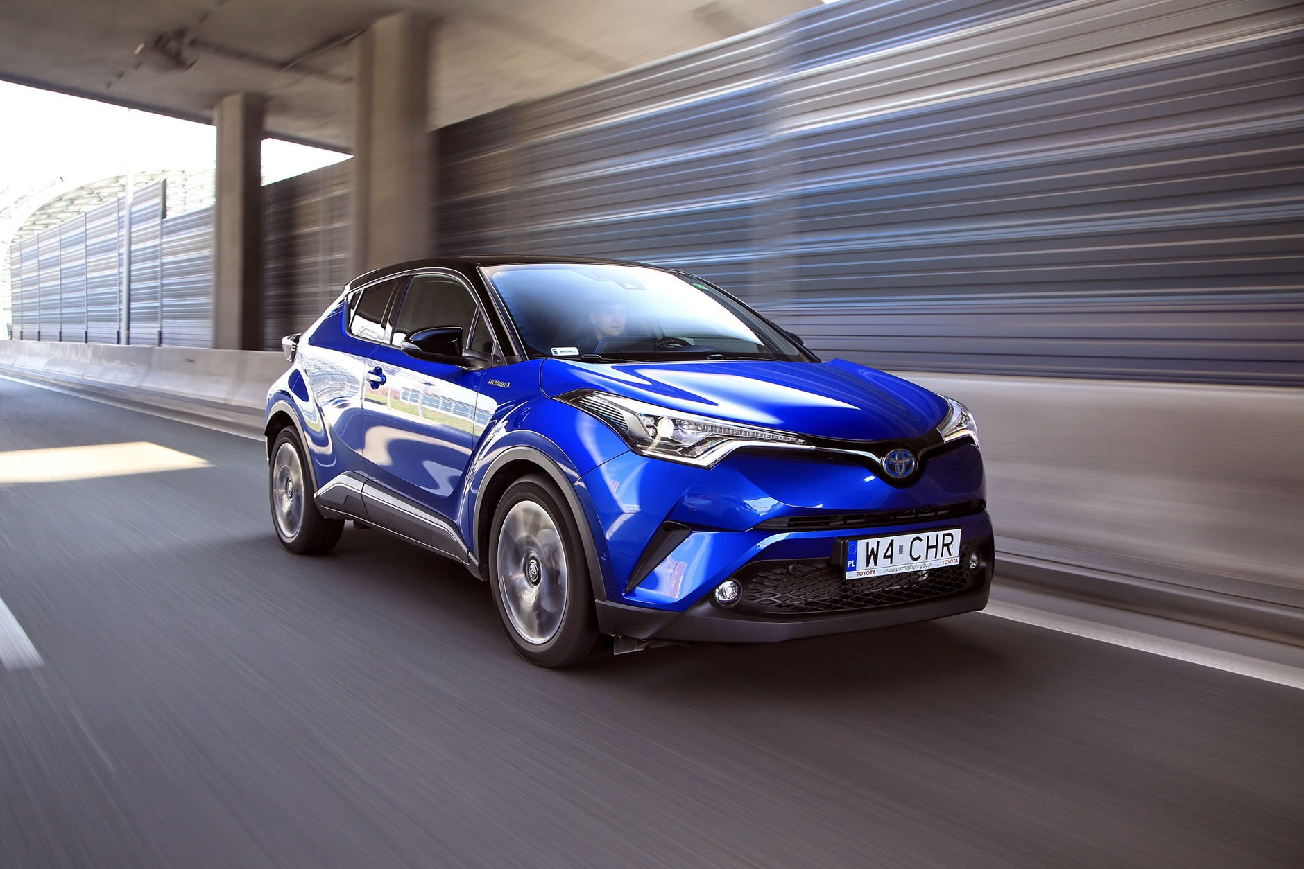 Toyota C-HR Hybrid - dobrze wygląda i jest oszczędna