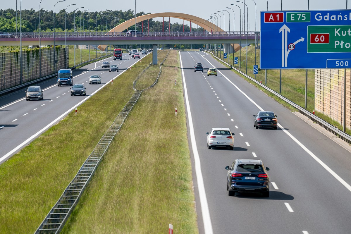 Wyprzedzanie na autostradzie z prawej strony: można czy nie można?