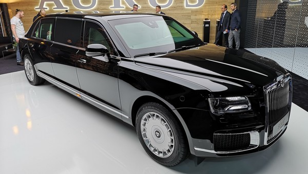 Władimir Putin w rosyjskiej limuzynie marki Aurus. Koniec z BMW i Mercedesami