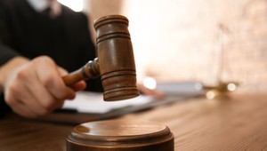 Nietrzeźwy sędzia spowodował stłuczkę. Nadal nie ma zarzutów