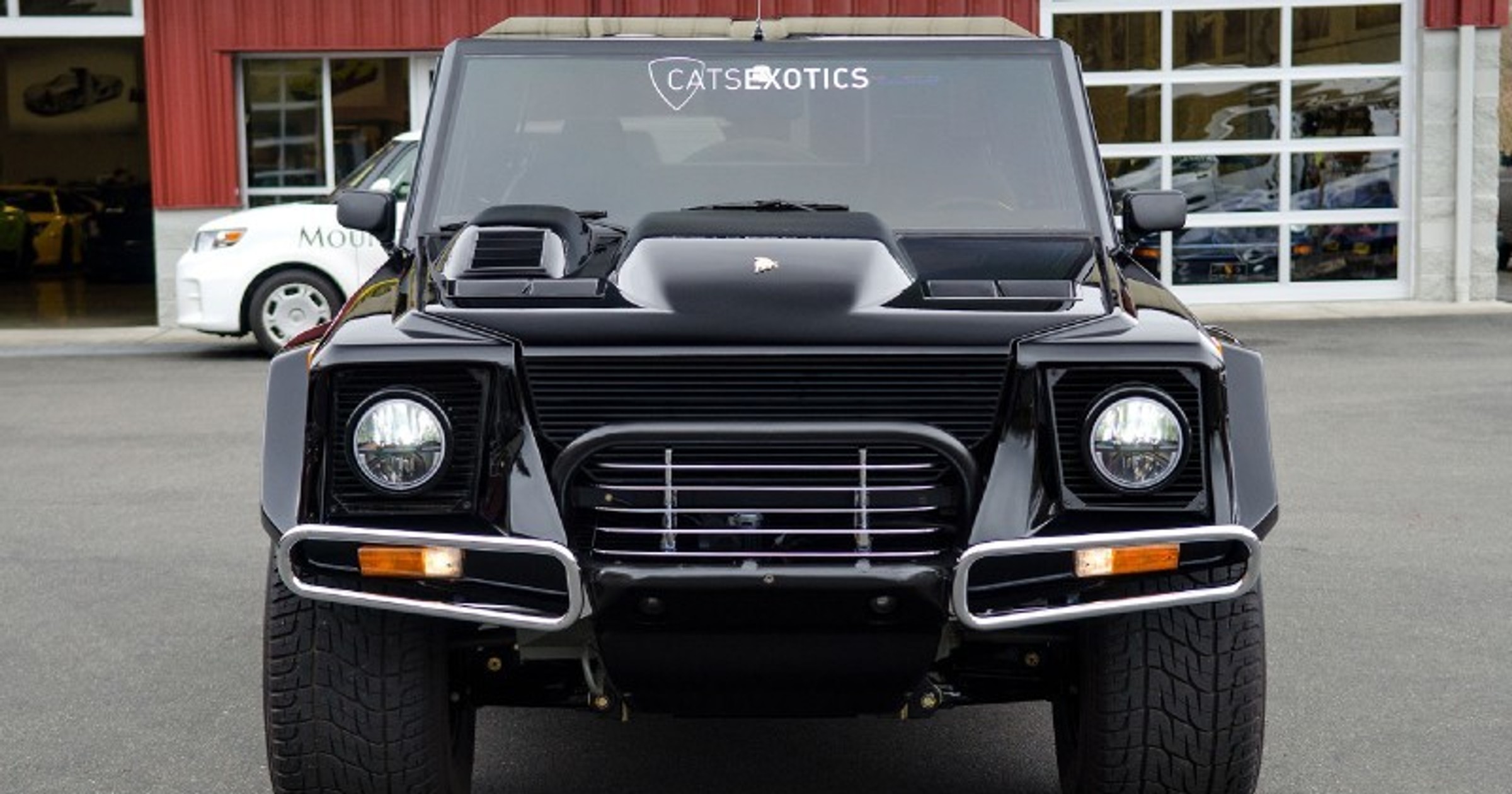 Lamborghini LM002