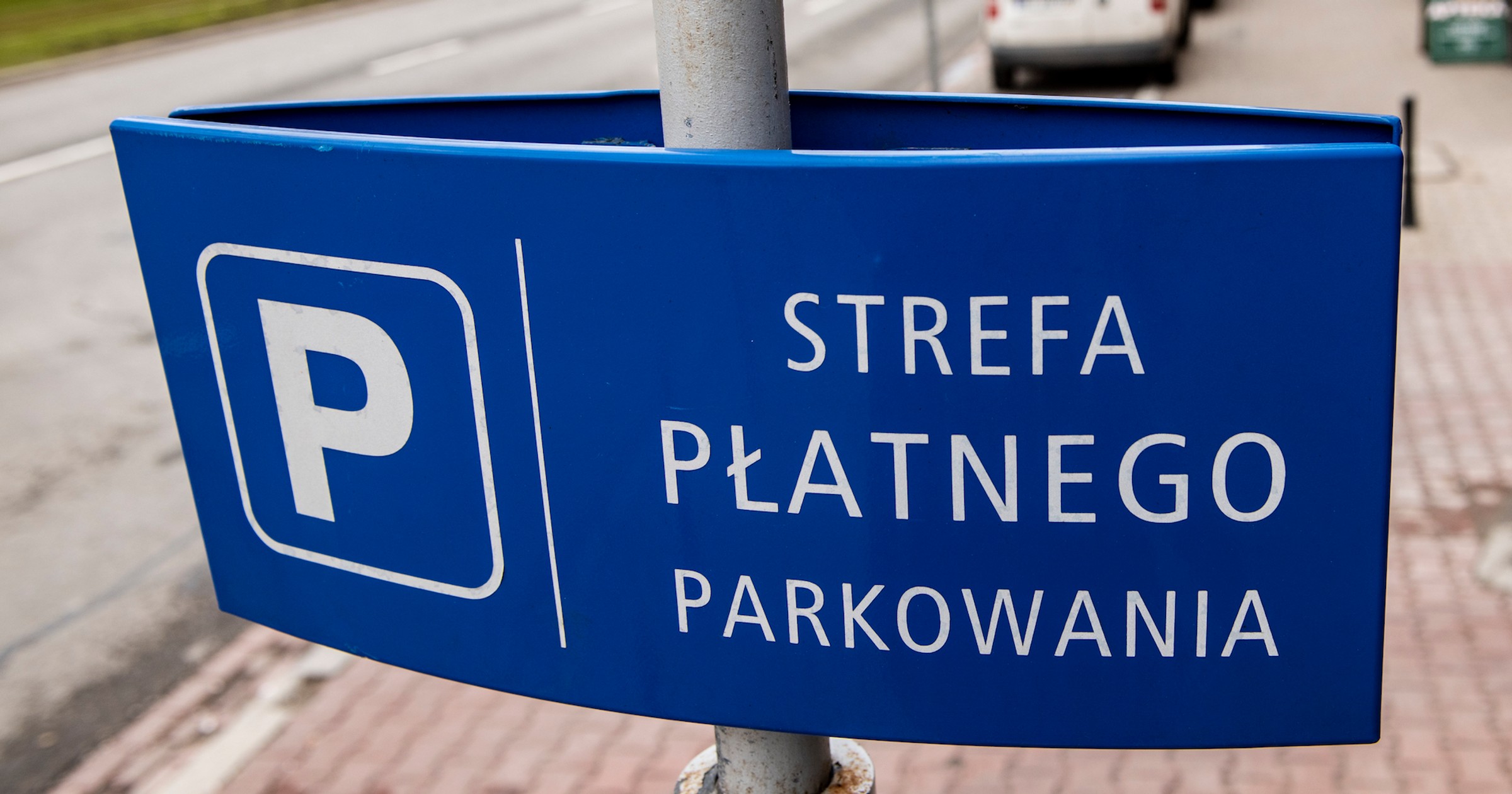 Auta elektryczne w strefach płatnego parkowania są zwolnione z opłat na mocy ustawy.
