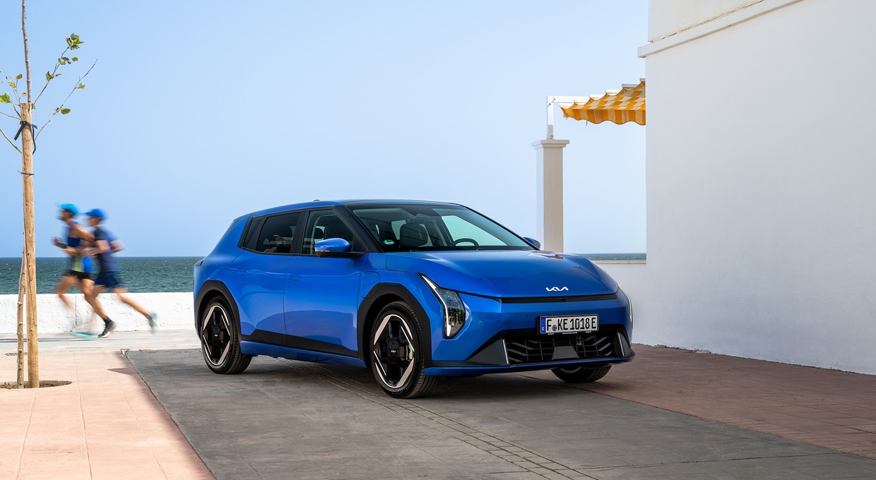 Motoryzacja zatacza koło: EV4 – nowy elektryk marki Kia – nie jest SUV-em i jest z tego dumny