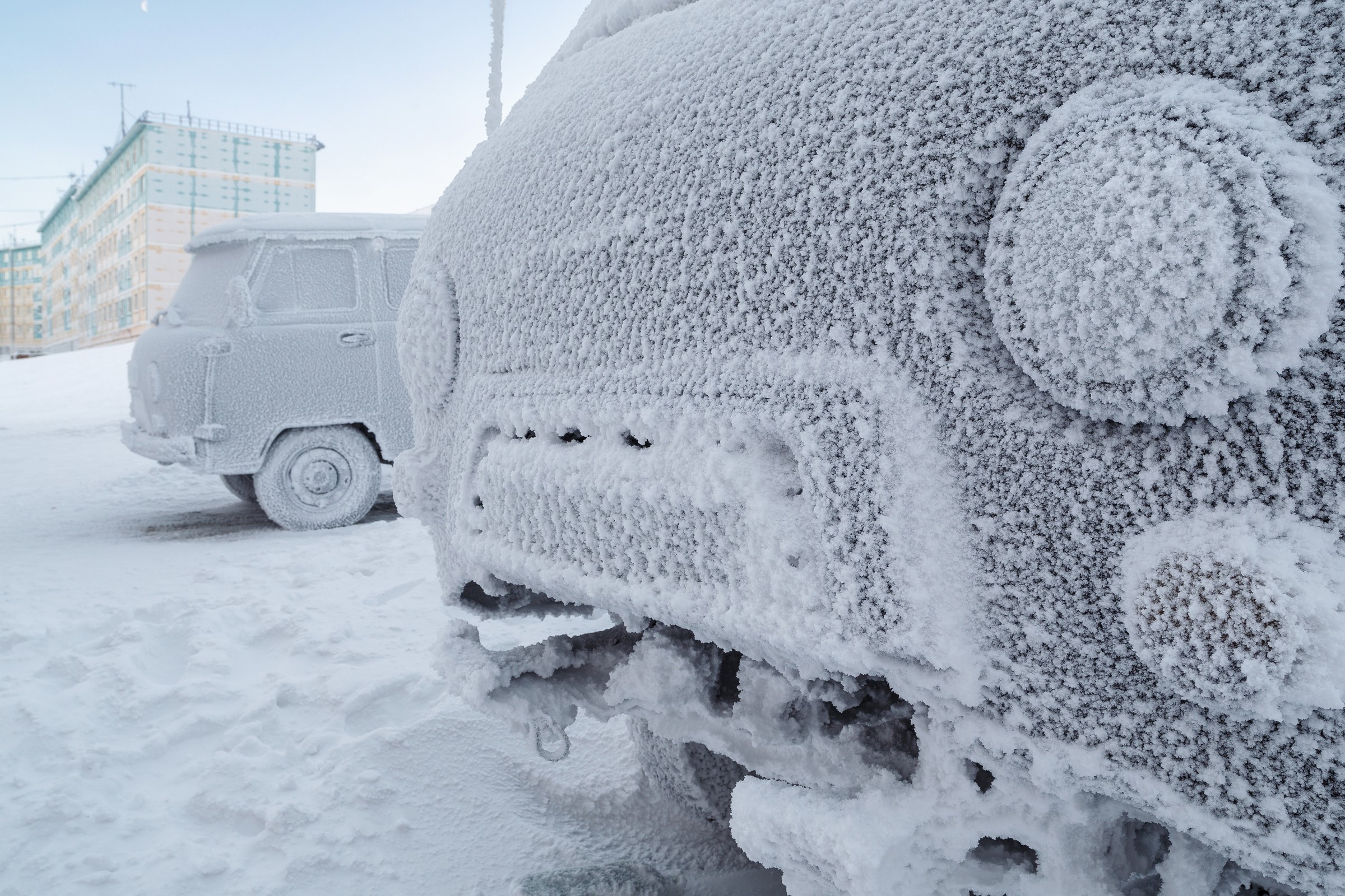 Dla nich -22 st.C to lekki chłodek. Tak na Syberii radzą sobie z autami przy -50 st. C