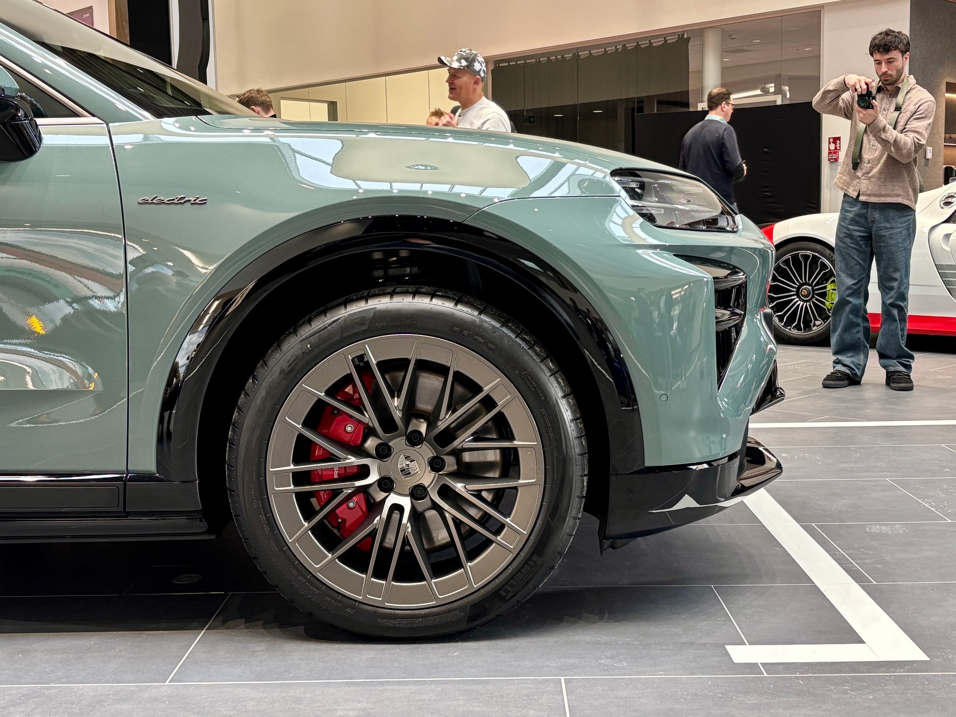 Premiera Cayenne Electric w Porsche Centrum Warszawa Wawer