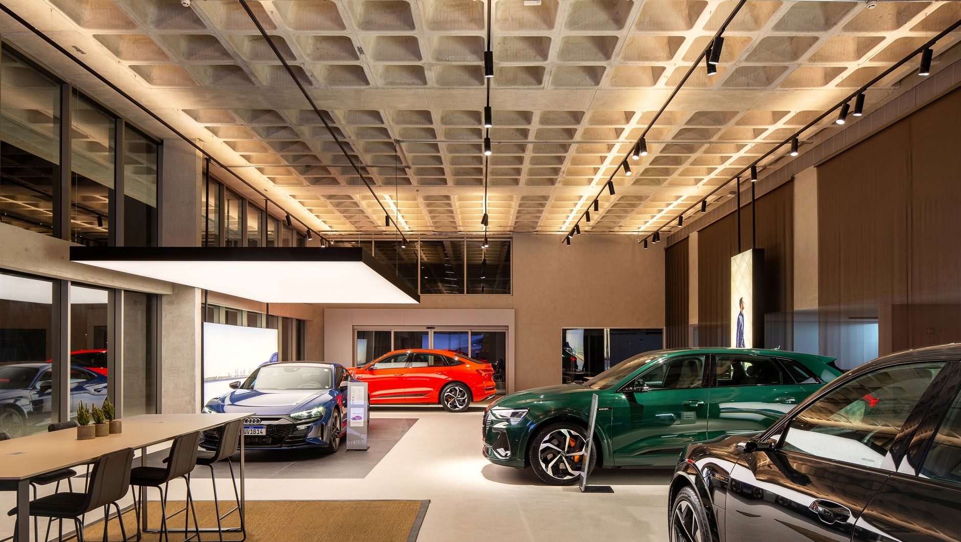 Salon sprzedaży samochodów marki Audi