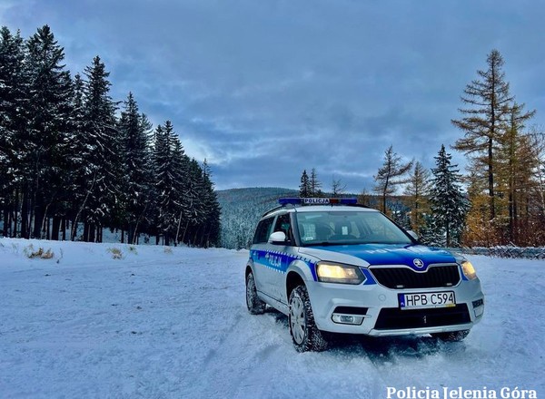 Lód na drogach. Policjanci apelują o ostrożność