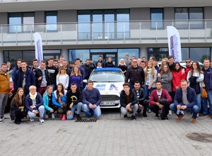 Absolwenci Akademii Auto Świat podczas Ford Driving Skills For Life