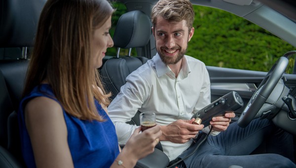 Od czujników po ekspres: 9 gadżetów do samochodu