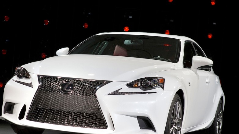 Lexus IS 300H: hybrydowy, ale jednak sportowy