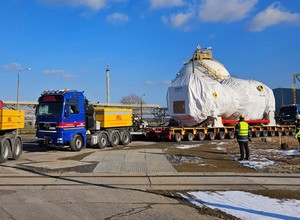 Ruszył najcięższy transport do Elektrowni Rybnik. Ma niemal 45 m długości i waży 524 t