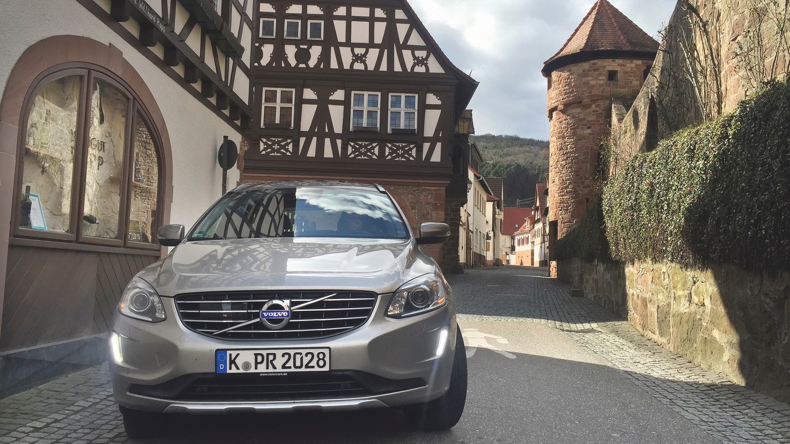 Testowe XC60 w miejscowości Dörrenbach w Niemczech (Nadrenia-Palatynat).