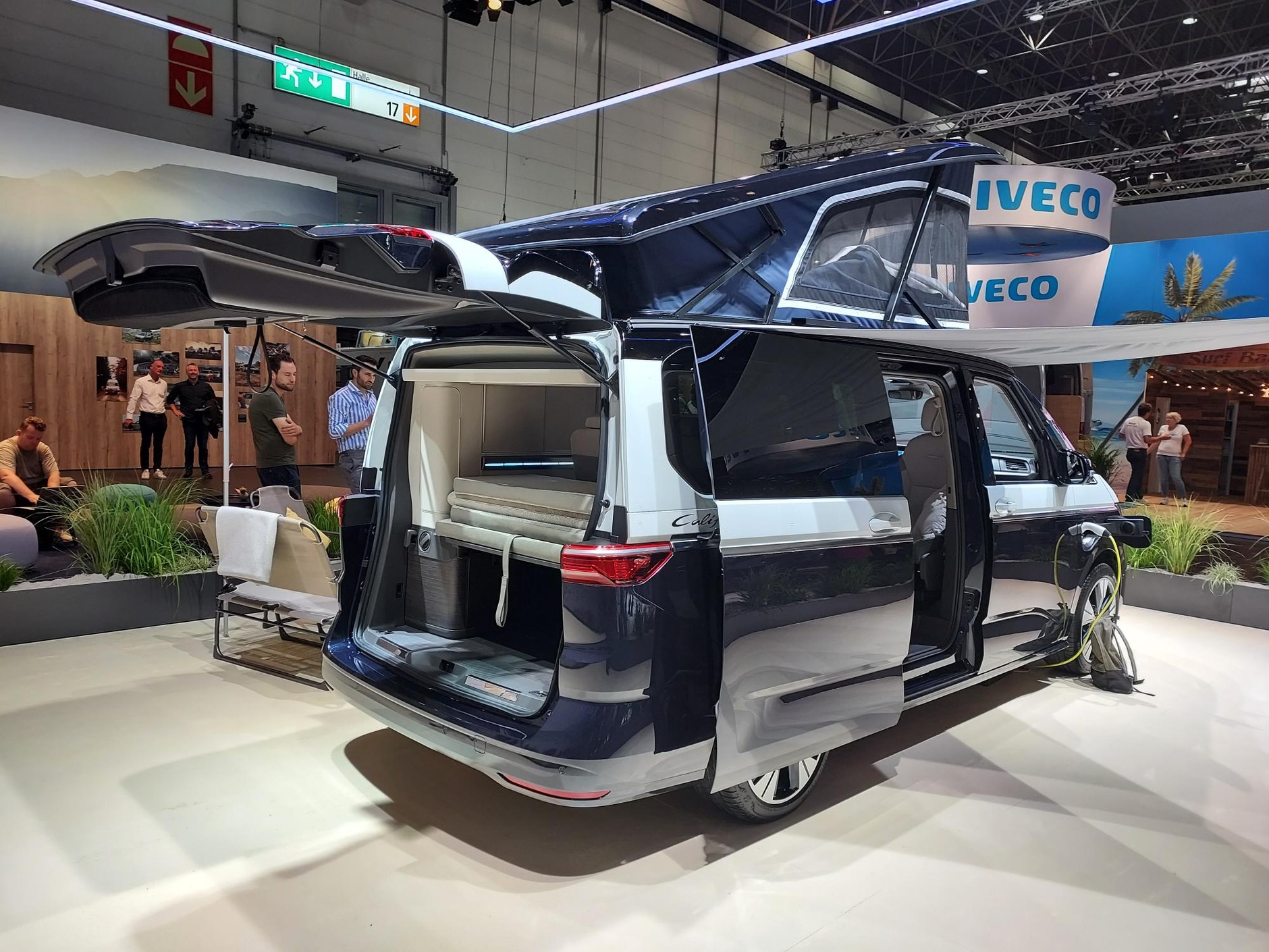 Caravan Salon 2023. Volkswagen California Concept