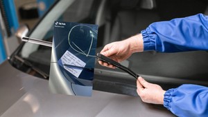 Fałszywe mandaty trafiają za wycieraczki. Jest komunikat w tej sprawie