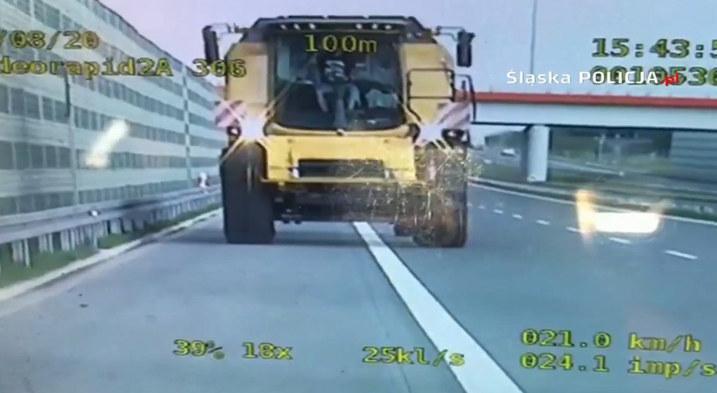 Kombajn na autostradzie A1 w okolicach Częstochowy