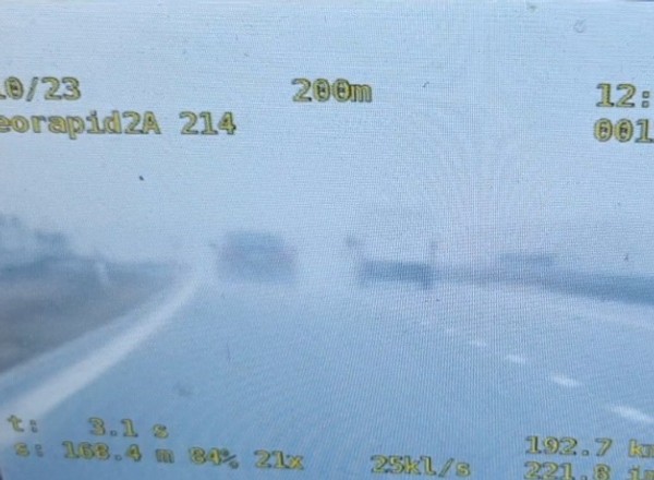 Gnał w deszczu prawie 200 km/h. Policjantom jednak nie uciekł