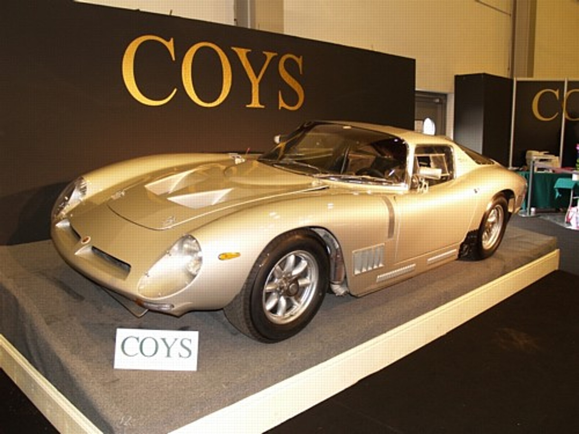 Technoclassica Essen 2009: Zabytkowe auta na salonie.