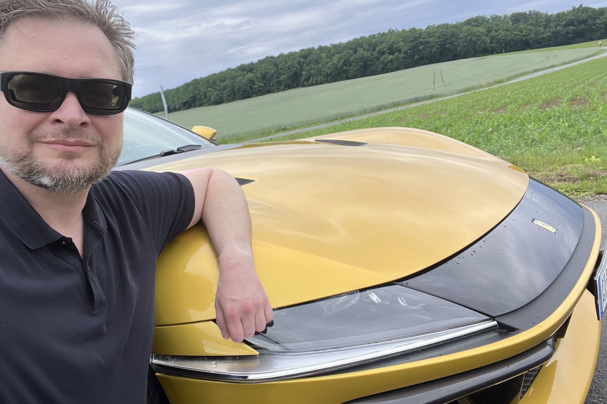 Pojeździłem 830-konnym Ferrari za blisko 2 mln zł. Byłem pewien, iż będzie bolało