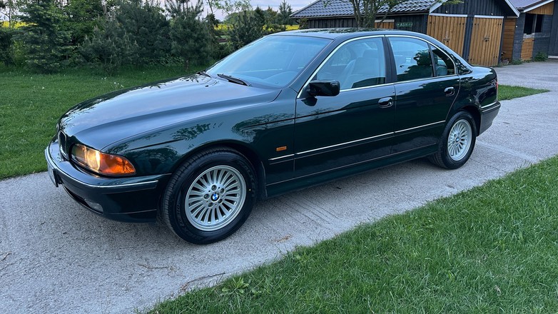 BMW E39 523i