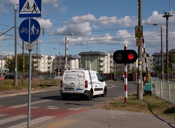Ostrożnie na przejeździe kolejowym, bo stracisz prawo jazdy