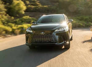 Nowy Lexus RX — wiemy, ile kosztuje w Polsce. Trzy hybrydy do wyboru