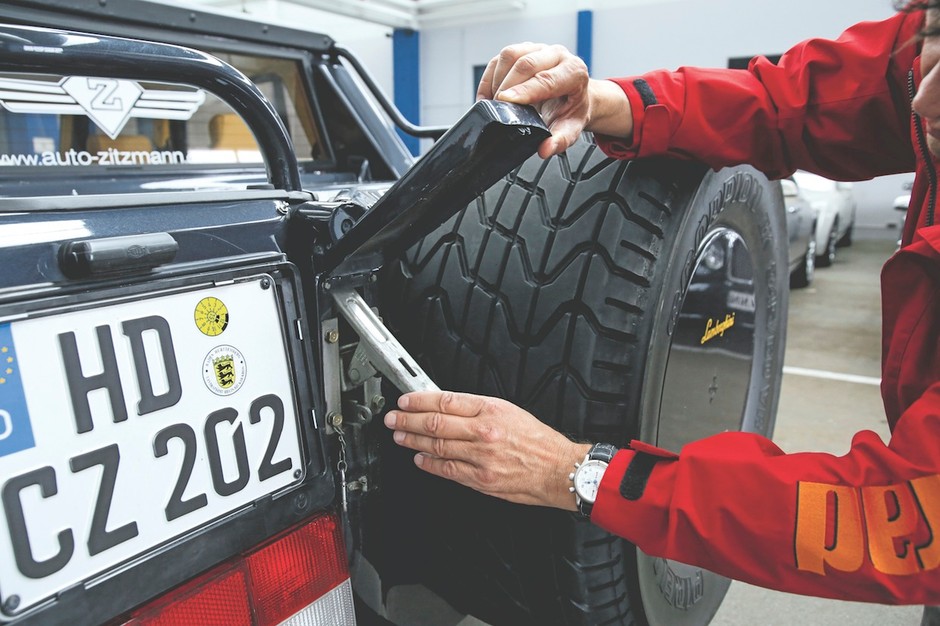 Lamborghini LM002