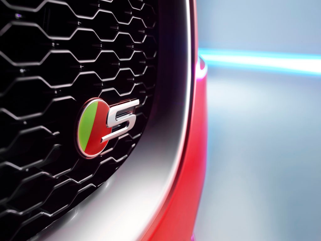 Jaguar XE - Drżyjcie Bawarczycy