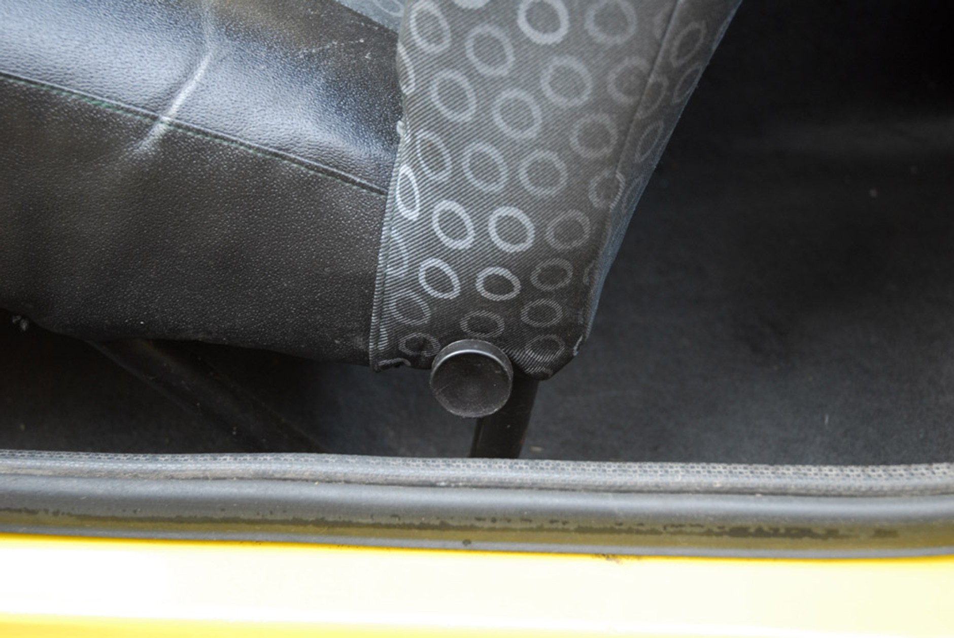 Ford Escort MKI: patrzcie, psia kostka jedzie!