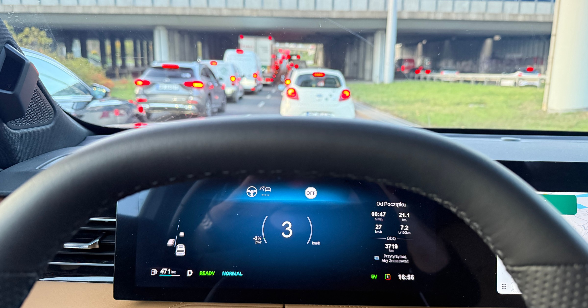 W wyświetlaczu przed kierowcą wszystko się odbija